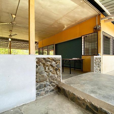 Oyo 90268 Lohan Point Lodge Ranau Buitenkant foto