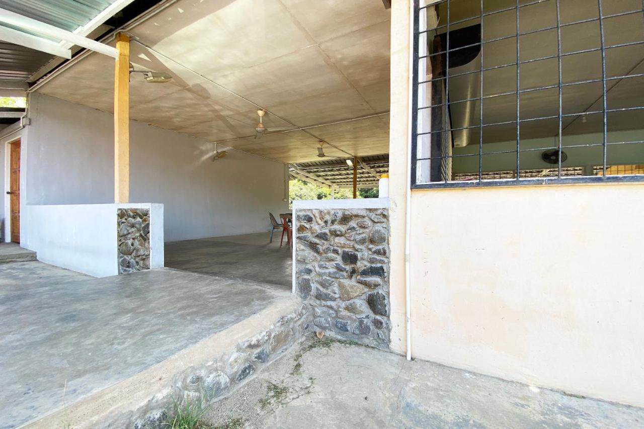 Oyo 90268 Lohan Point Lodge Ranau Buitenkant foto